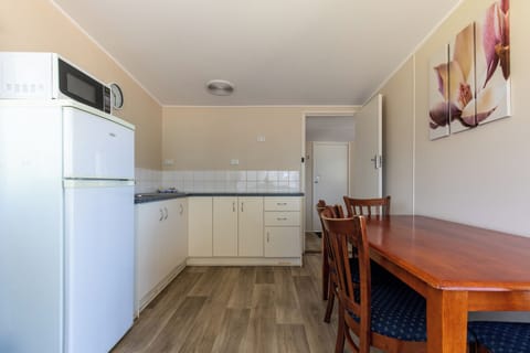 Cabin | Private kitchen | Full-size fridge, microwave, oven, stovetop