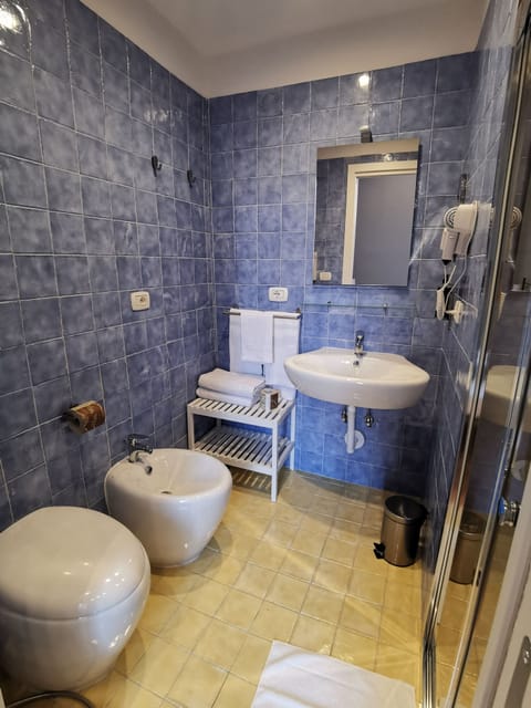 Deluxe Double Room | Bathroom | Eco-friendly toiletries, hair dryer, bathrobes, slippers