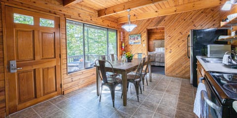 Cabin, Multiple Beds, Mountain View (Elm Cabin) | Private kitchen