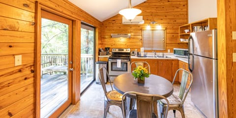 Cabin, 2 Queen Beds, Mountain View (Ash Cabin) | Private kitchen