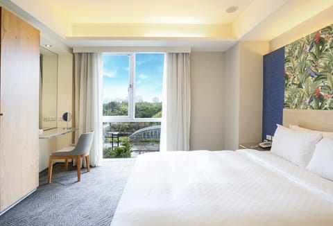 Deluxe Double Room, 1 Queen Bed, City View | Premium bedding, down comforters, pillowtop beds, free minibar