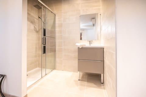 Comfort Suite, Ensuite, Canal View | Bathroom