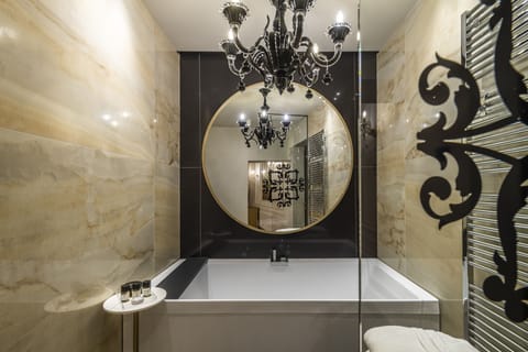 Junior Suite, Annex Building | Jetted tub