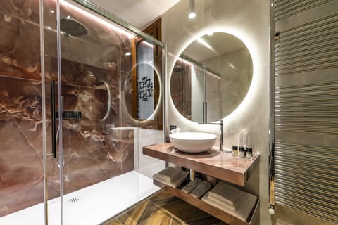 Exclusive Double Room, Annex Building | Bathroom | Rainfall showerhead, hair dryer, bidet, towels