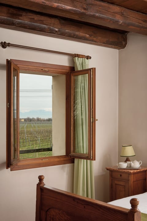 Romantic Double or Twin Room | Desk, free WiFi, bed sheets