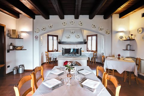 Breakfast and dinner served, Italian cuisine