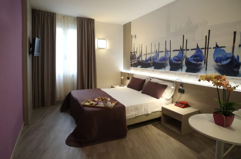 Economy Double or Twin Room (internal court no balcony) | In-room safe, free WiFi, bed sheets