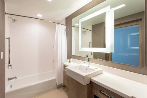 Suite, 2 Queen Beds | Bathroom | Free toiletries, hair dryer, towels