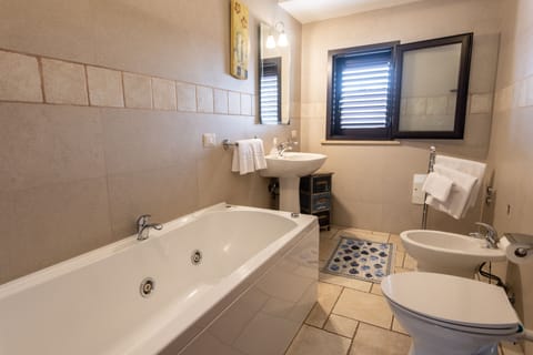 Classic Triple Room | Bathroom | Hair dryer, bidet, towels, soap