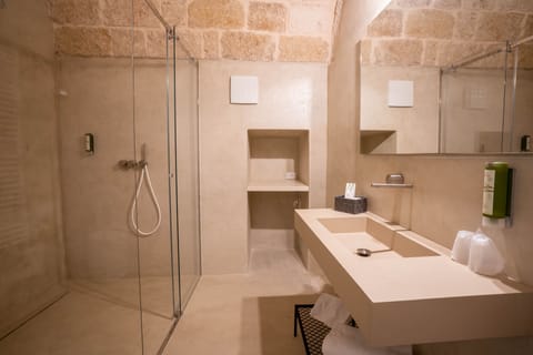 Comfort Apartment | Bathroom | Shower, rainfall showerhead, hair dryer, bathrobes