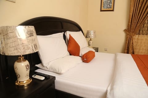 Standard Room | Premium bedding, individually decorated, individually furnished, desk