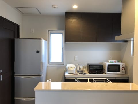 A type | Private kitchen | Fridge, microwave, stovetop, electric kettle