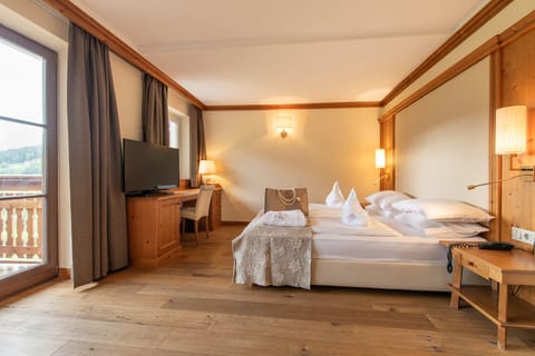 Superior Double Room | Hypo-allergenic bedding, minibar, in-room safe, individually decorated