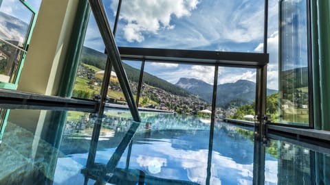 Indoor pool, outdoor pool