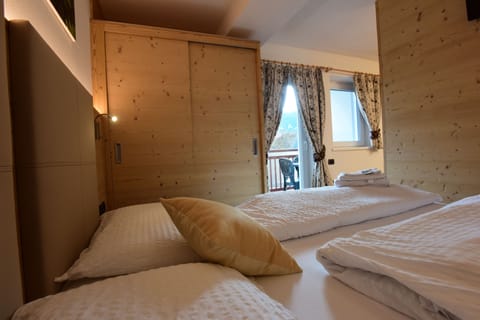 Studio, Balcony, Garden View | In-room safe, desk, blackout drapes, soundproofing