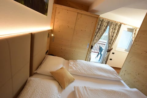 Studio, Balcony, Garden View | In-room safe, desk, blackout drapes, soundproofing