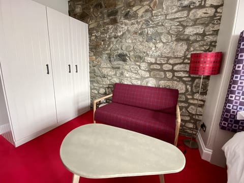 GWALIA | Individually decorated, iron/ironing board, free WiFi, bed sheets