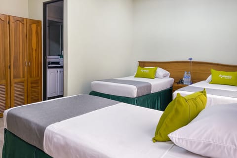 Standard Triple Room | Minibar, free WiFi, bed sheets