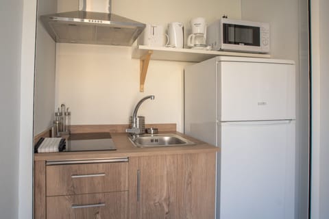 Apartment, 3 Bedrooms | Private kitchen | Full-size fridge, microwave, stovetop, electric kettle