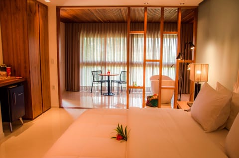 Suíte Premium Praia do Madeiro | In-room safe, blackout drapes, free WiFi, bed sheets