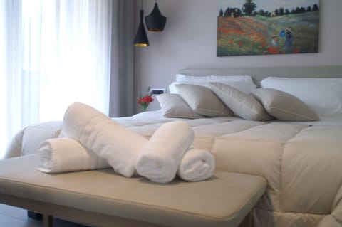 Apartment (Ninfea) | Premium bedding, down comforters, pillowtop beds, in-room safe