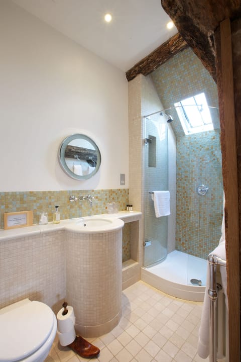 Luxury Double Room | Bathroom shower
