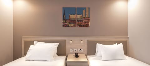 Twin Room, 2 Twin Beds | Hypo-allergenic bedding, in-room safe, desk, laptop workspace