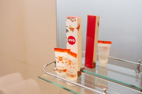 Standard Double Room | Bathroom amenities | Shower, towels