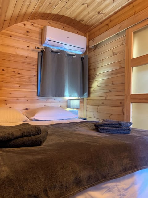 Chalet, Lake View, Lakeside | Premium bedding, iron/ironing board