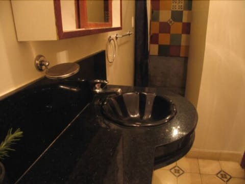 Apartment | Bathroom sink