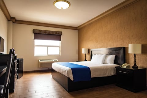 Standard Room | Premium bedding, down comforters, in-room safe, blackout drapes