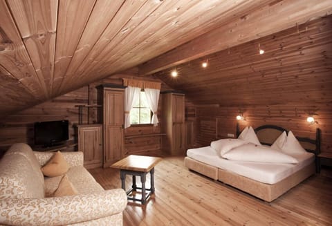 Chalet | Premium bedding, down comforters, minibar, in-room safe