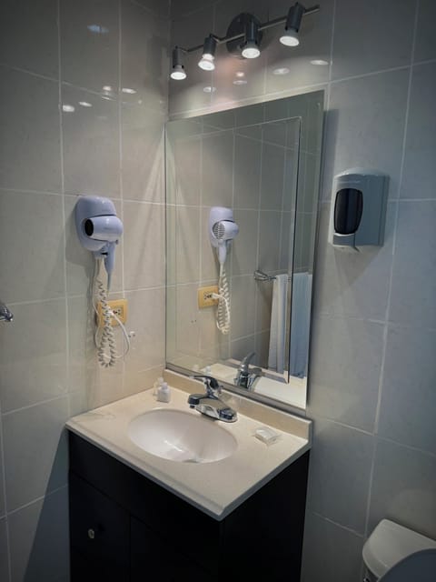 Basic Studio Suite | Bathroom | Shower, free toiletries, towels, toilet paper