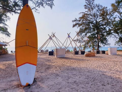 Private beach, beach towels, beach massages, beach bar