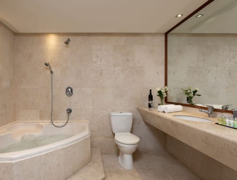 Panoramic Suite, Jetted Tub, Lake View | Bathroom | Free toiletries, hair dryer, slippers, towels