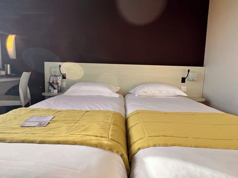 Comfort Twin Room | Premium bedding, individually furnished, desk, laptop workspace