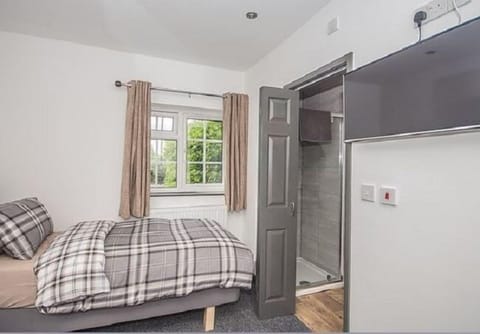 Twin Room (No 3) | Desk, iron/ironing board, free WiFi, bed sheets