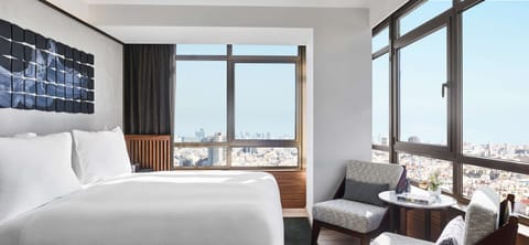 Premium Room (Skyline) | Egyptian cotton sheets, premium bedding, minibar, in-room safe