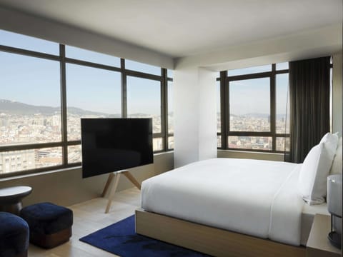 Suite (Nobu Suite) | Egyptian cotton sheets, premium bedding, minibar, in-room safe