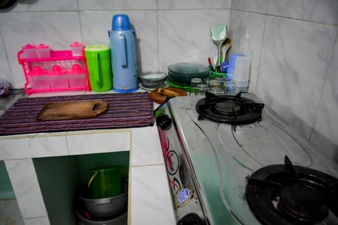 Family House | Private kitchenette | Full-size fridge, stovetop, dishwasher, rice cooker