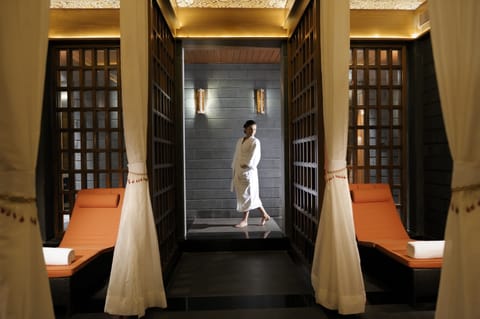 Couples treatment rooms, sauna, steam room, body treatments