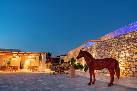 Breakfast, lunch, dinner served; ocean views