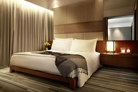 Edge Suite | Egyptian cotton sheets, premium bedding, down comforters, pillowtop beds