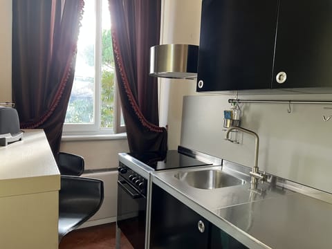 Superior Suite | Private kitchen | Coffee/tea maker, electric kettle