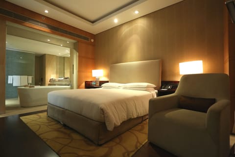 Studio Suite (Diplomat) | Premium bedding, in-room safe, individually furnished, desk