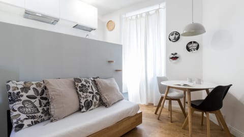 Apartment (0 Bedroom) | Living area | Flat-screen TV