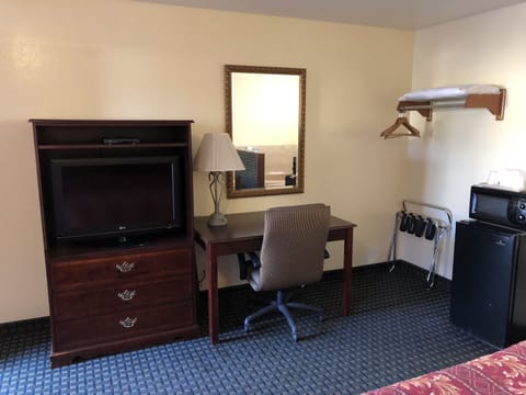 Desk, iron/ironing board, rollaway beds, free WiFi