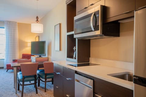 Studio, 2 Queen Beds | Private kitchenette | Fridge, microwave, stovetop, dishwasher