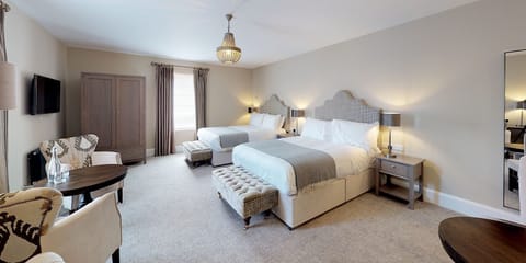 Spacious Room | Egyptian cotton sheets, premium bedding, in-room safe