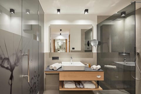 Daonella- Junior suite | In-room safe, blackout drapes, free WiFi, bed sheets